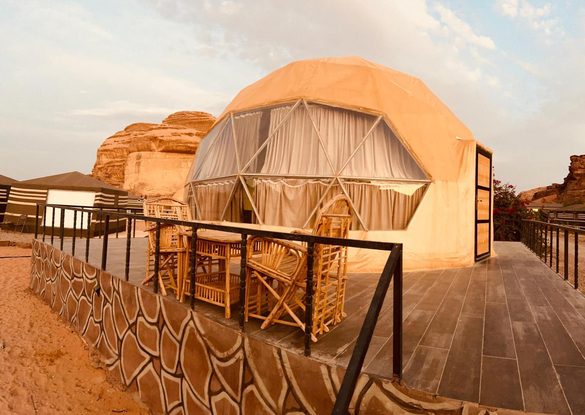 Wadi Rum Rose Luxury Camp Bagian luar foto