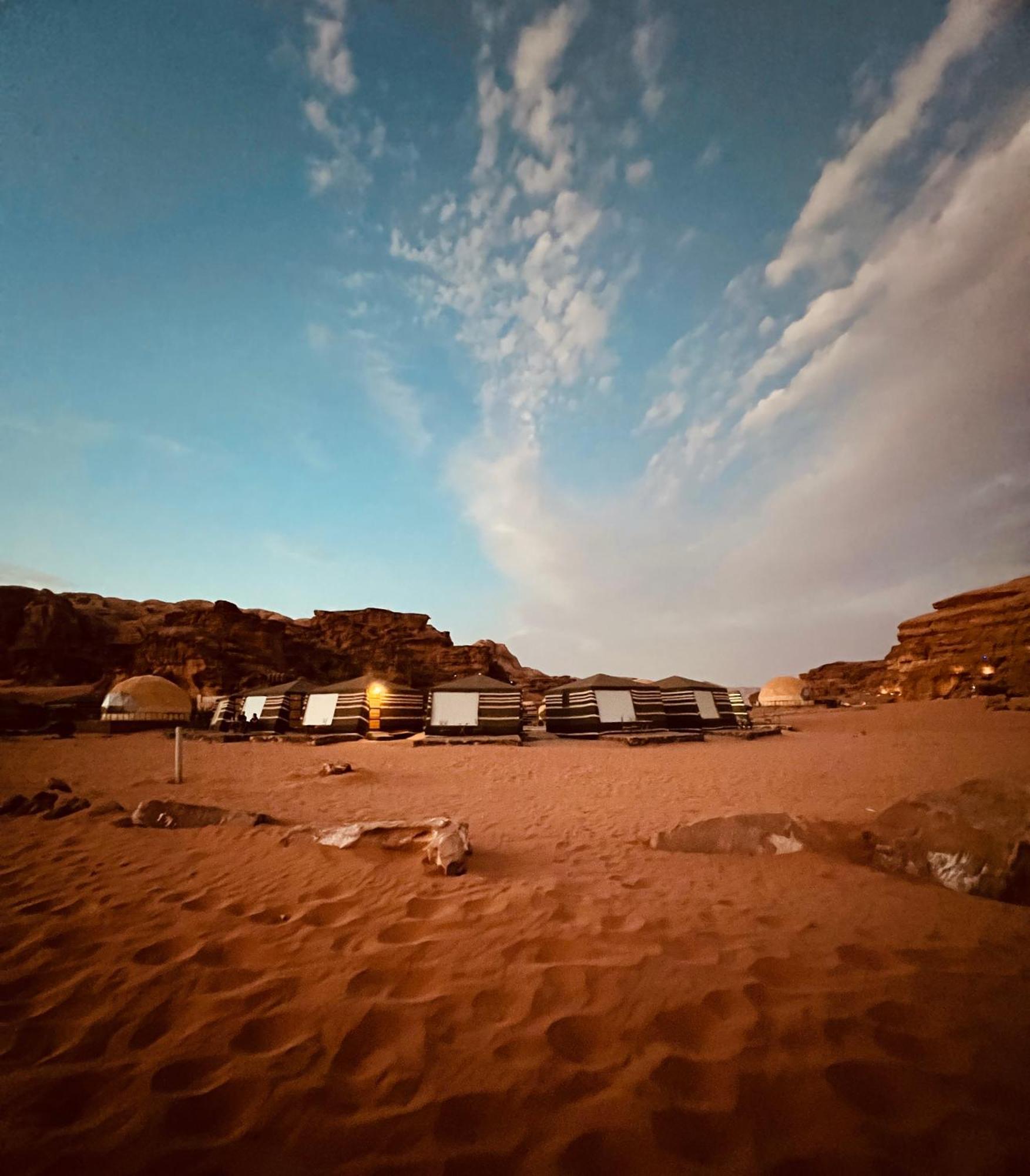 Wadi Rum Rose Luxury Camp Bagian luar foto