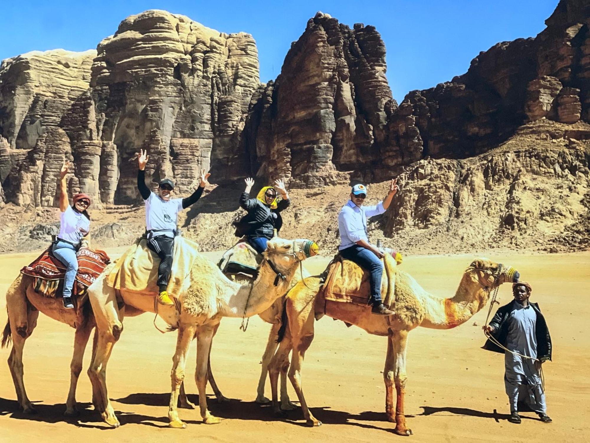 Wadi Rum Rose Luxury Camp Bagian luar foto