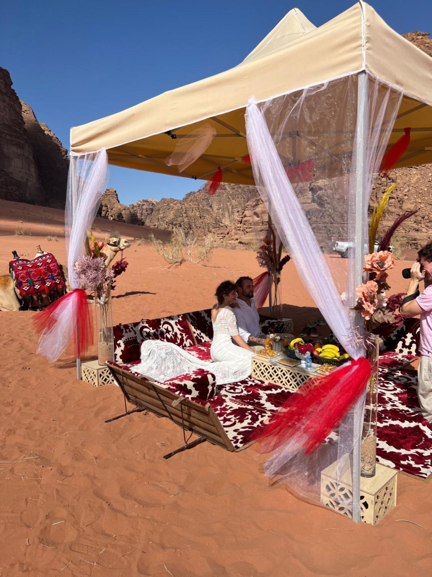Wadi Rum Rose Luxury Camp Bagian luar foto